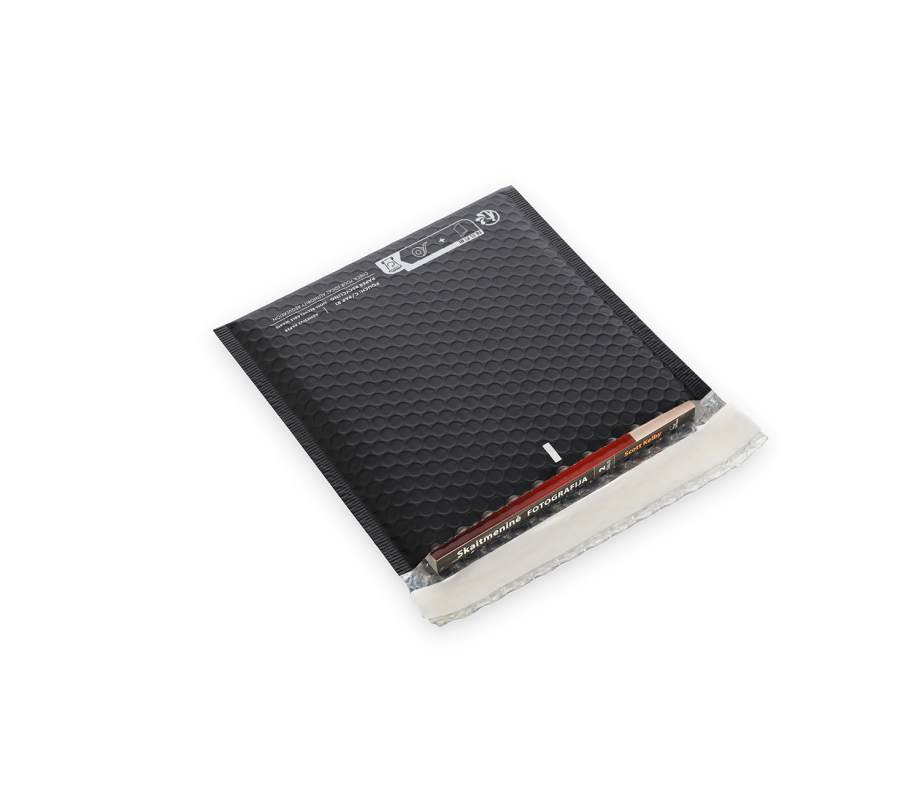 AIRMET-24/24: 240 x 240 mm metallized envelope with for shipments 11