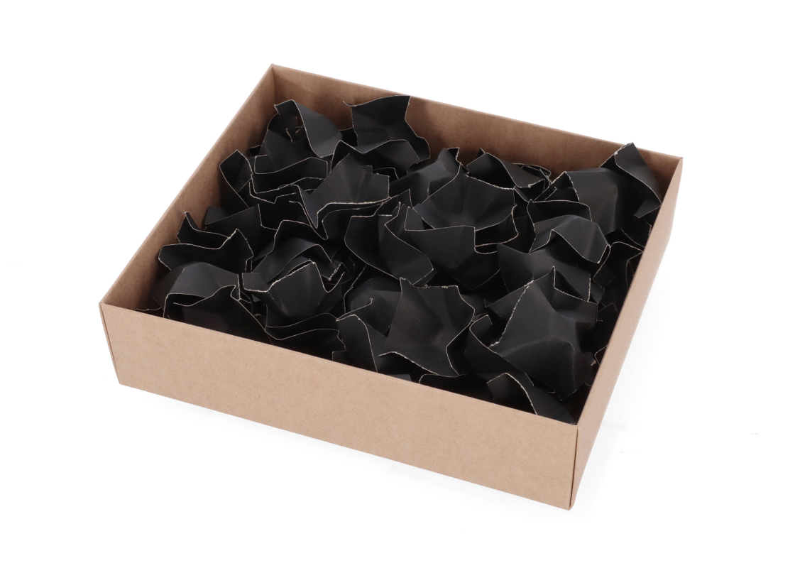 FIL/J: black recycled paper infill for the box, 67 l 1